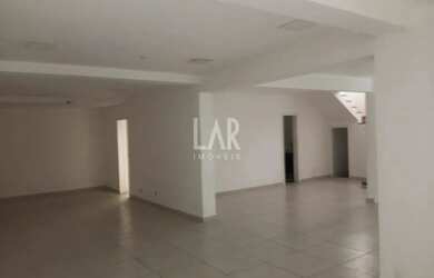 Imagem: O depósito possui 2 Vagas na garagem e 279m² de Área e está