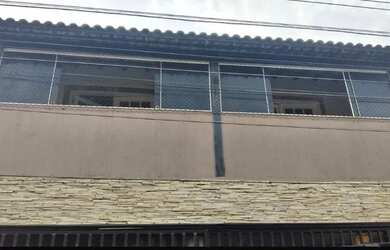 Imagem: A casa possui 5 Dormitórios, Acomodam 30 pessoas e está localizado