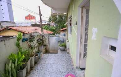 Imagem: A casa possui 4 Dormitórios, 2 Banheiros, 1 Vaga na garagem