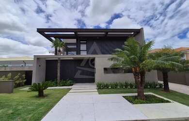 Imagem: A casa em condomínio possui 4 Dormitórios, 5 Banheiros, 4