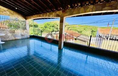 Imagem: A casa possui 3 Dormitórios, 2 Banheiros, 1 Vaga na garagem