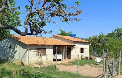 Imagem: A chácara está localizado em Parque Anhangüera Ii, Goiânia