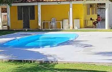 Imagem: A casa possui 3 Dormitórios, 2 Banheiros, 5 Vagas na garagem