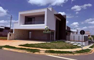 Imagem: A casa possui 3 Dormitórios, 5 Banheiros, 4 Vagas na garagem