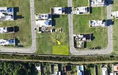 Imagem: O terreno possui 414m² de Área, Imóvel novo e está localizado