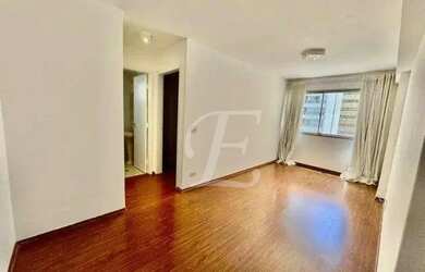 Imagem: O apartamento possui 1 Dormitório, 1 Banheiro, 1 Vaga na garagem