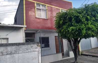 Imagem: A casa possui 2 Dormitórios, 2 Banheiros, 75m² de Área, Ar-condicionado