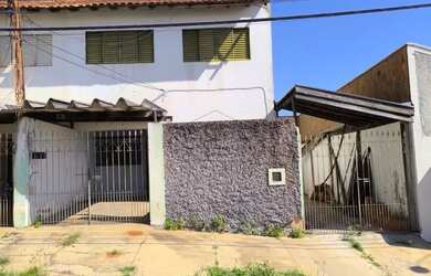 Imagem: A casa possui 2 Dormitórios, 2 Banheiros, 1 Vaga na garagem