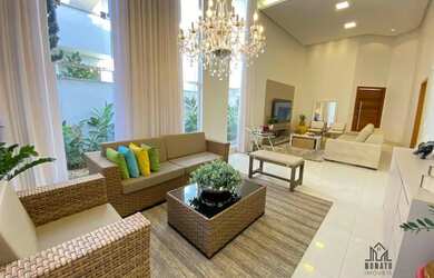 Imagem: A casa em condomínio possui 4 Dormitórios, 5 Banheiros, 4