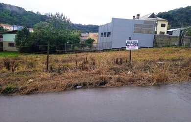 Imagem: O terreno possui 408m² de Área e está localizado em De Zorzi