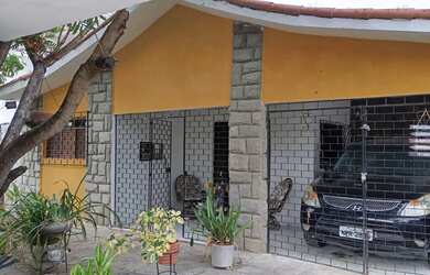 Imagem: A casa para alugar possui 5 Dormitórios, 3 Banheiros, 2 Vagas