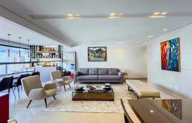 Imagem: O apartamento possui 4 Dormitórios, 3 Banheiros, 3 Vagas na