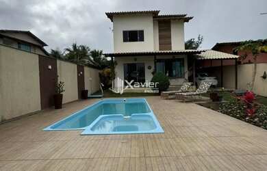 Imagem: A casa possui 3 Dormitórios, 2 Banheiros, 4 Vagas na garagem