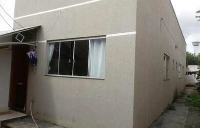 Imagem: A casa possui 3 Dormitórios, 2 Vagas na garagem, 120m² de