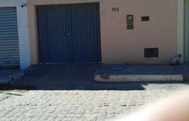 Imagem: A casa possui 2 Dormitórios, 1 Banheiro, 5 Vagas na garagem