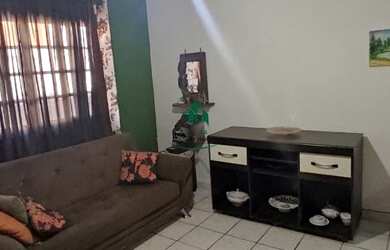 Imagem: A casa possui 3 Dormitórios, 3 Banheiros, 1 Vaga na garagem