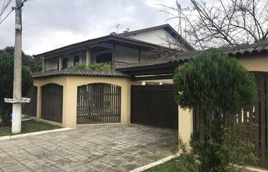 Imagem: A casa possui 5 Dormitórios, 5 Banheiros, 5 Vagas na garagem