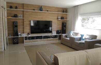 Imagem: A casa possui 3 Dormitórios, 5 Banheiros, 5 Vagas na garagem