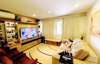 Imagem: A casa possui 3 Dormitórios, 3 Banheiros, 3 Vagas na garagem