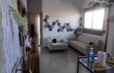 Imagem: A casa possui 2 Dormitórios, 2 Banheiros, 2 Vagas na garagem