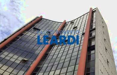 Imagem: O depósito possui 2 Vagas na garagem, 90m² de Área e está