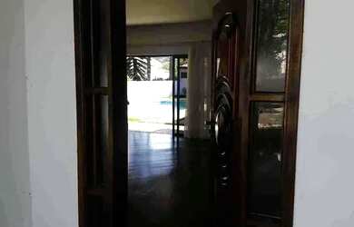 Imagem: A casa em condomínio possui 4 Dormitórios, 5 Banheiros, 2