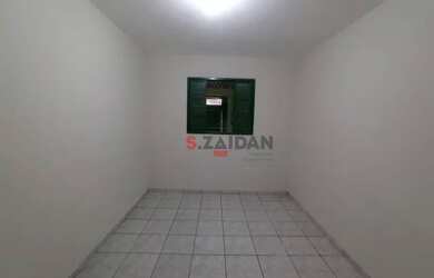 Imagem: A casa possui 4 Dormitórios, 2 Banheiros, 3 Vagas na garagem