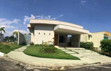 Imagem: A casa em condomínio possui 4 Dormitórios, 3 Banheiros, 2