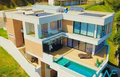 Imagem: A casa em condomínio para alugar possui 3 Dormitórios, 5 Banheiros