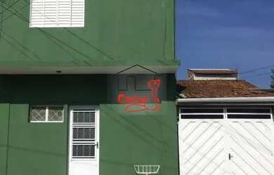 Imagem: A casa possui 2 Dormitórios, 1 Banheiro, 1 Vaga na garagem