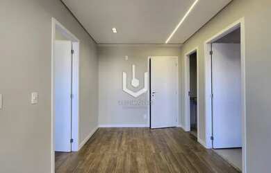 Imagem: O apartamento possui 1 Dormitório, 1 Banheiro, 1 Vaga na garagem