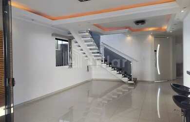 Imagem: A casa possui 4 Dormitórios, 4 Banheiros, 4 Vagas na garagem