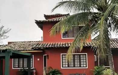 Imagem: A casa em condomínio possui 4 Dormitórios, 4 Banheiros, 2