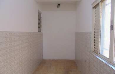 Imagem: A casa possui 2 Dormitórios, 1 Banheiro, 1 Vaga na garagem