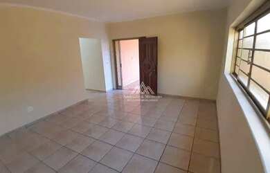 Imagem: A casa possui 3 Dormitórios, 1 Banheiro, 3 Vagas na garagem