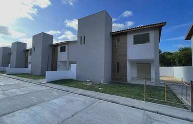 Imagem: A casa em condomínio possui 4 Dormitórios, 3 Banheiros, 2