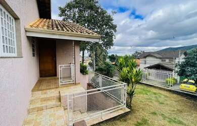 Imagem: A casa possui 3 Dormitórios, 3 Banheiros, 132m² de Área