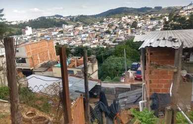 Imagem: A casa possui 3 Dormitórios, 3 Banheiros, 5 Vagas na garagem