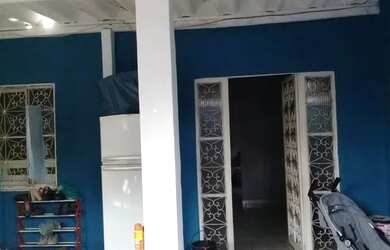 Imagem: A casa possui 3 Dormitórios, 2 Banheiros, 2 Vagas na garagem