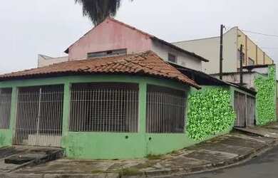 Imagem: A casa possui 3 Dormitórios, 2 Banheiros, 1 Vaga na garagem