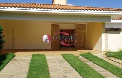 Imagem: A casa em condomínio possui 4 Dormitórios, 5 Banheiros, 4