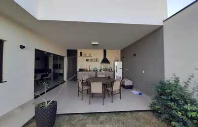 Imagem: A casa em condomínio possui 3 Dormitórios, 2 Banheiros, 2