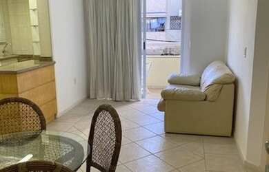 Imagem 2: Apto 01 dormitório com cama de casal, 02 criados-mudos, armário e ventilador...