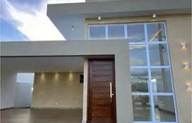 Imagem: A casa possui 3 Dormitórios, 3 Banheiros, 4 Vagas na garagem