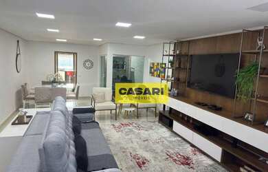 Imagem: A casa possui 4 Dormitórios, 5 Banheiros, 5 Vagas na garagem