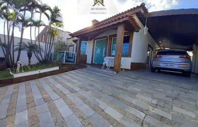 Imagem: A casa possui 4 Dormitórios, 4 Banheiros, 3 Vagas na garagem