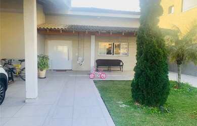 Imagem: A casa possui 4 Dormitórios, 3 Banheiros, 4 Vagas na garagem