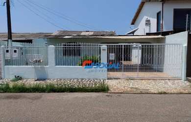 Imagem: A casa possui 4 Dormitórios, 2 Banheiros, 4 Vagas na garagem