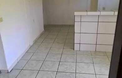 Imagem: A casa possui 2 Dormitórios, 1 Banheiro, 1 Vaga na garagem