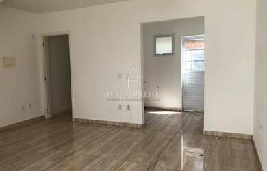 Imagem: A casa em condomínio possui 2 Dormitórios, 1 Banheiro, 2 Vagas